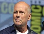Demans ile m&uuml;cadele ediyordu! Bruce Willis'in son hali hayranlarını &uuml;zd&uuml;