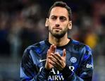 Hakan &Ccedil;alhanoğlu tatil i&ccedil;in memleketini se&ccedil;ti! Kramponları &ccedil;ıkardı kara lastikli giydi