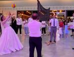 Yok b&ouml;yle d&uuml;ğ&uuml;n! Salona file kurup voleybol oynadılar