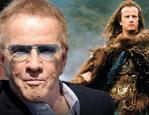 Christopher Lambert, hayranlarının g&ouml;z&uuml; &ouml;n&uuml;nde yere yığıldı!