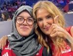 Tesett&uuml;re girerek voleybolu bırakmıştı!Efsane voleybolcu Aysun &Ouml;zbek yıllar sonra ortaya &ccedil;ıktı