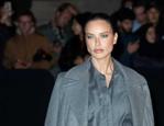 Yaşından &ccedil;ok daha gen&ccedil; g&ouml;r&uuml;nmesi olay oldu! 45 yaşındaki Adriana Lima'nın son hali şaşırttı!