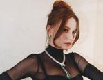 Serenay Sarıkaya'dan olay y&uuml;r&uuml;y&uuml;ş! Podyumdaki hallerine beğeni yağdı