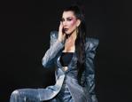 Hande Yener sekt&ouml;r değiştirdi! Kasanın başında durup m&uuml;şterilerle ilgilendi