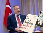 Hakan Fidan'ın masasındaki 2 kitap! 