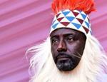 &Uuml;lkenin en &uuml;nl&uuml; gazetecisiydi! Bir gecede kral oldu! Uganda'da ilgin&ccedil; krallık se&ccedil;imi