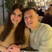 Mesut Özil'den doğum gününde 5 yaşındaki haline nasihat! 