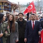 Kuruluş Orhan oyuncuları Bursa'nın fethinin 700. yılı y&uuml;r&uuml;y&uuml;ş&uuml;nde!