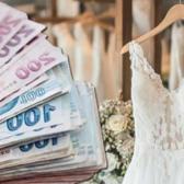 &Ccedil;iftlerin en mutlu g&uuml;n&uuml;ne 'fırsat&ccedil;ılık' g&ouml;lgesi! Gelinlik deneme fiyatları arttı
