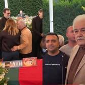 G&ouml;ksel Arsoy'un cenazesinde gerginlik! Serdar G&ouml;khan'dan fotoğraf isteğine sert tepki 