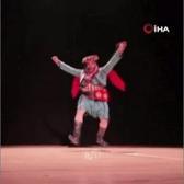 Gaziantep'te sahneye çıkan dansçının gösteri sırasında çapraz bağları koptu