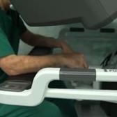 &Ccedil;ığır a&ccedil;an y&ouml;ntem: Neşterin yerini robot kolları aldı!