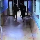 G&uuml;ll&uuml;'n&uuml;n kızı ve arkadaşının valizlerle ka&ccedil;maya &ccedil;alıştığı anlar kamerada