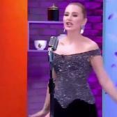 Ece Erken'in "kendi sesimle okudum" dediği şarkı sosyal medyada alay konusu oldu!