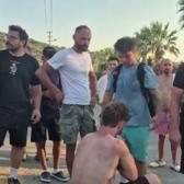 Bodrum'da market &ccedil;alışanlarıyla dizi seti g&ouml;revlileri arasında kavga &ccedil;ıktı! 1 kişi yaralandı
