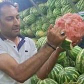 Eliyle karpuz soyan manav viral oldu: Sosyal medya onu konuşuyor