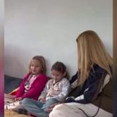 34 yıl sonra t&uuml;p bebek tedavisiyle d&uuml;nyaya gelen ikiz kızları ile anne baba olma heyecanını yaşadılar