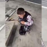 Minik usta ağladı, babası hayat dersini verdi: &ldquo;Ustalık b&ouml;yle &ouml;ğrenilir&rdquo;