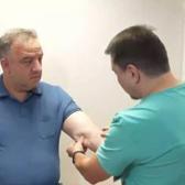 15 yıldır kolunda taşıyordu! 15 santimetrelik dev kitleden ablasyonla kurtuldu