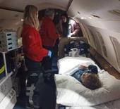 İla&ccedil; yetersizliğinden oğlunu kaybeden Gazzeli aile ambulans u&ccedil;akla T&uuml;rkiye&rsquo;ye getiriliyor