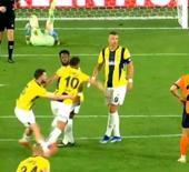Tadic sahada çılgına döndü! Talisca ve Tadic arasında gerginlik