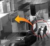 Üç çocuk mahalleyi ayağa kaldırdı: Evin balkonuna torpil fırlatıp kaçtılar