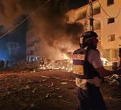 İran’ın İsrail’e fırlattığı balistik füzelerden bazıları Hayfa kentine isabet etti