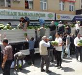 Ahlatlı çiftçi 30 ton karpuz dağıttı