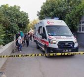 Komşular arasında bıçaklı kavga: 1 kişi ağır yaralandı