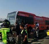 Son Dakika... Haliç Köprüsü'nde metrobüs kazası: Trafik durma noktasına geldi!