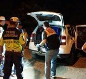 Sulama kanalına düşen cipteki sürücü ile akrabası öldü