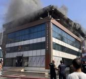 Bursa'da mağaza yangını! İş yeri sahibi ve çalışanlarıyla itfaiye ekipleri arasında arbede