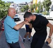 Merih Demiral'dan vefa! Türkiye'ye gelince o ismi ziyaret edip elini öptü