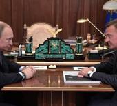 Son dakika... Rus bakan görevden alınınca kendini vurdu! Kremlin'i sarsan intihar!