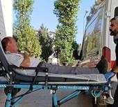 Bursa'da kavşakta iki otomobil çarpıştı: 3 yaralı