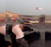 İzmir'de skandal görüntüler! Kuralları hiçe sayarak drift yapan gençler vatandaşa çarptı