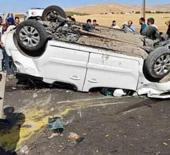 Siirt’te refüje çarparak takla atan araç ters döndü: 6 yaralı