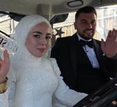 Direksiyon başına geçen gelinin, düğün arabasını gören hayret etti