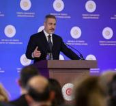 DEM Partililer Hakan Fidan’a bu kadar çok hücum etmekle büyük hata ediyor