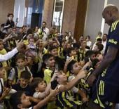 Fenerbahçeli futbolcular, Ankara'da çocuklarla buluştu