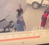Pusu kurup alışverişten dönen adamı başından vurarak öldürdü
