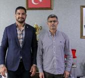 Dikeç, Türkiye Güreş Federasyonu Başkanı Taha Akgül'ü ziyaret etti