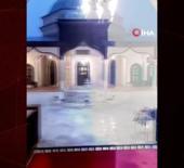 596 yıllık tarihi caminin kubbesine böyle yıldırım düştü