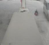 Eniştesine araçla çarpıp kaçtı