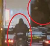 Hareket halindeki TIR’dan koyun hırsızlığı kamerada