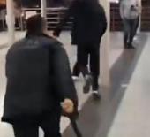 Metroda çıkan kavgada yumruklar konuştu!