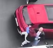 Beylikdüzü'nde 2 kadın sürücü arasında yol verme kavgası