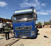 Mardin'de feci olay! Tır lastiğini değiştirirken aracın altında kaldı, hayatını kaybetti