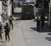 İsrail askerleri, Batı Şeria'da bir Filistinliyi öldürdü ve cesedini alıkoydu