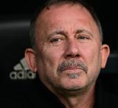 Beşiktaş tribünlerinden Sergen Yalçın'ı şok eden tezahürat!